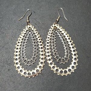 Two-tone teardrop dangling earrings
